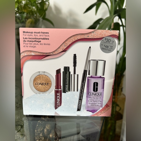 Clinique Must Have Gift Set - Limited Edition - Picture 1 of 2